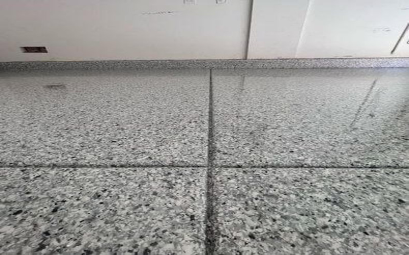 speckled-white-epoxy-floor-closeup